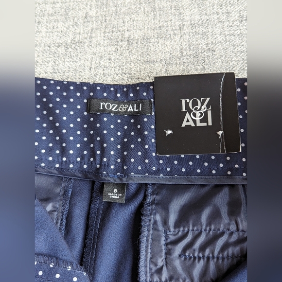 Roz and Ali Navy Blue With polka Dots Ankle Pants Size 8 - Picture 6 of 9